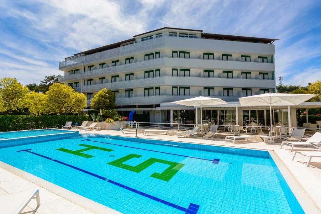 Hotel Smeraldo Lignano Sabbiadoro Bagian luar foto