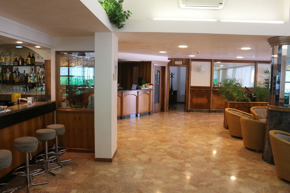 Hotel Smeraldo Lignano Sabbiadoro Bagian luar foto
