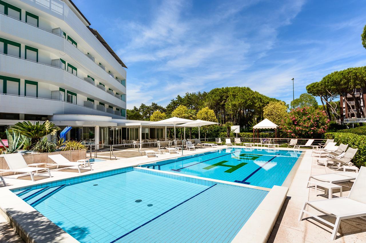 Hotel Smeraldo Lignano Sabbiadoro Bagian luar foto