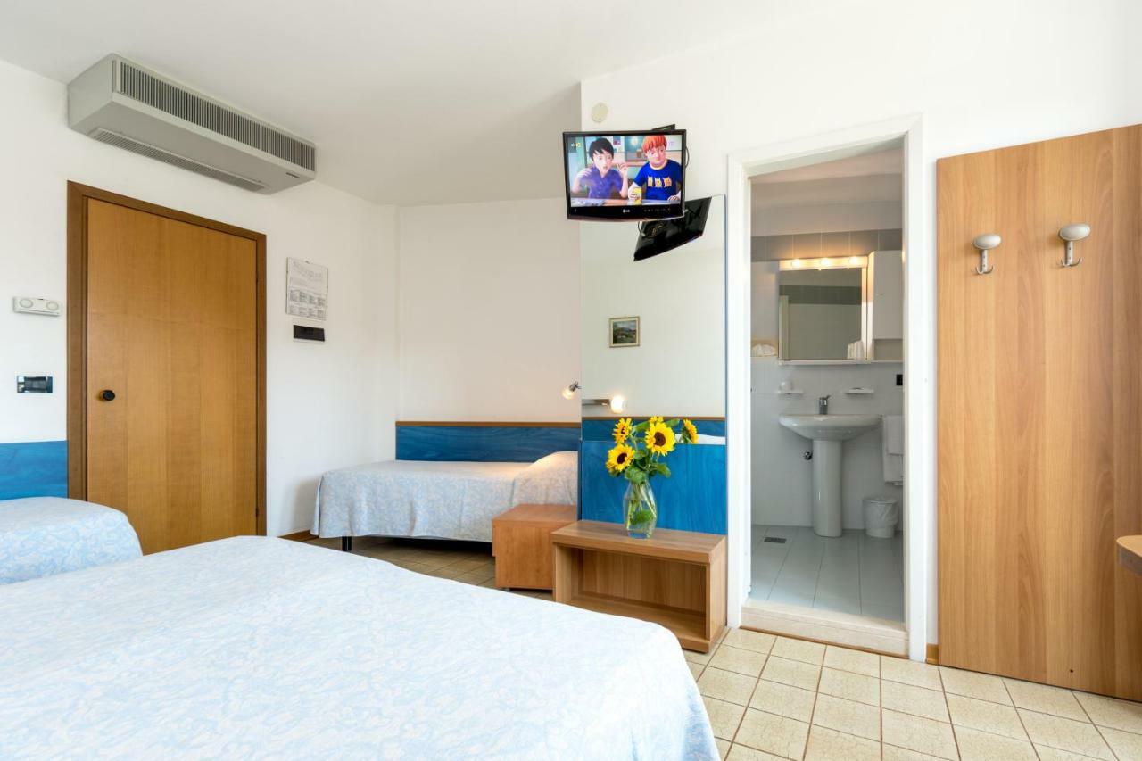 Hotel Smeraldo Lignano Sabbiadoro Bagian luar foto